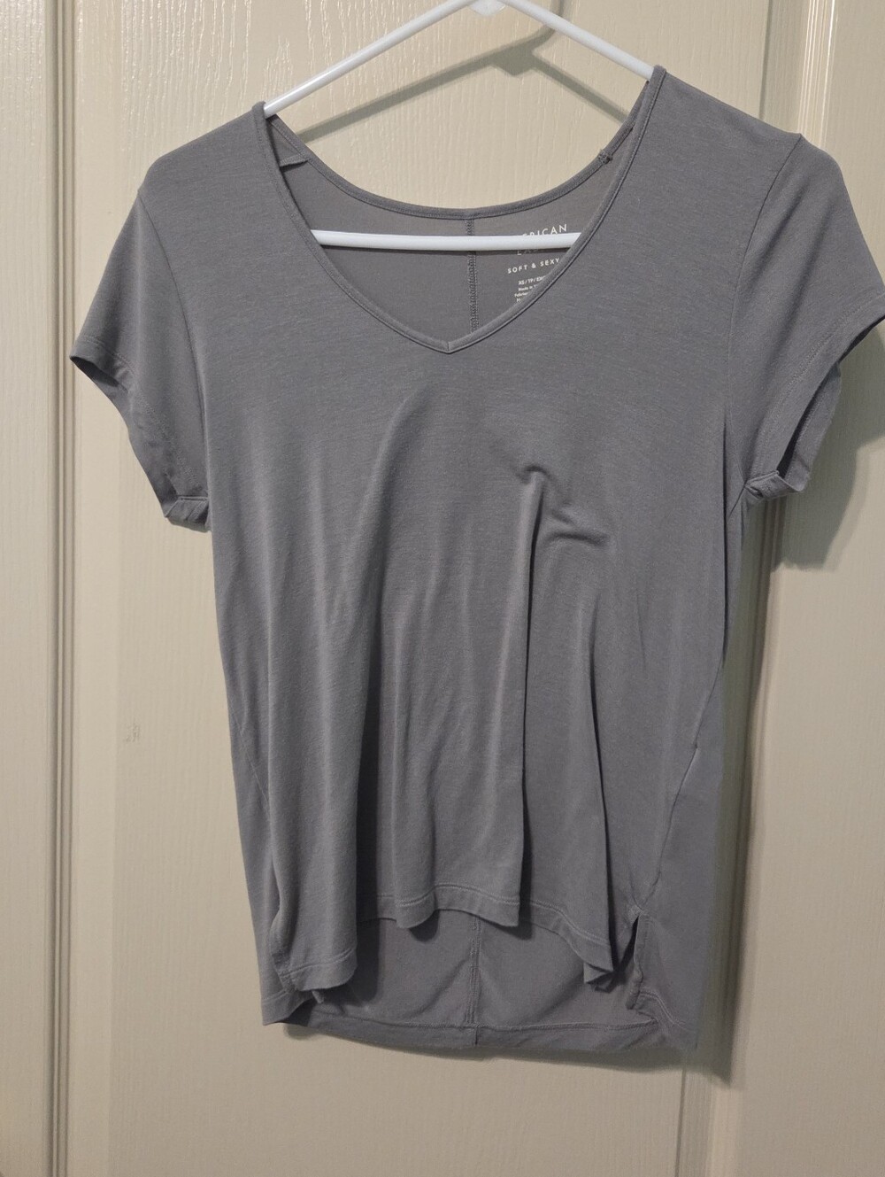 American Eagle Outfitters Women’s Short Sleeve V-Neck Tee in Gray